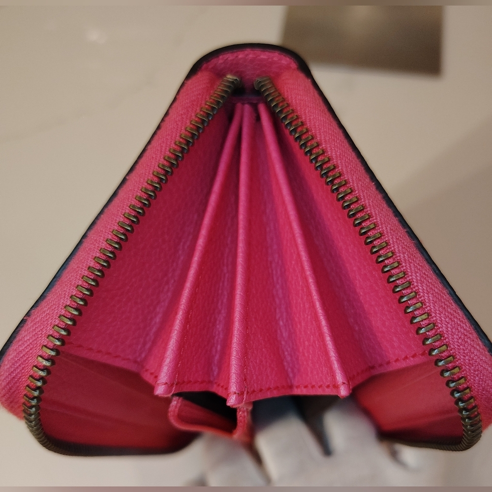 Gucci Pink Leather Zip-Around Wallet - Picture 9 of 13
